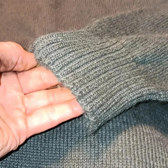 Men's 100% Peruvian Alpaca Round Neck Sweater Dark Grey Herringbone Stitch SZ M - Picture 7 of 12